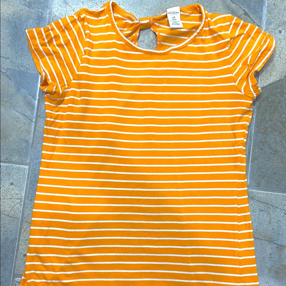 Cute orange striped tee 😄🍊